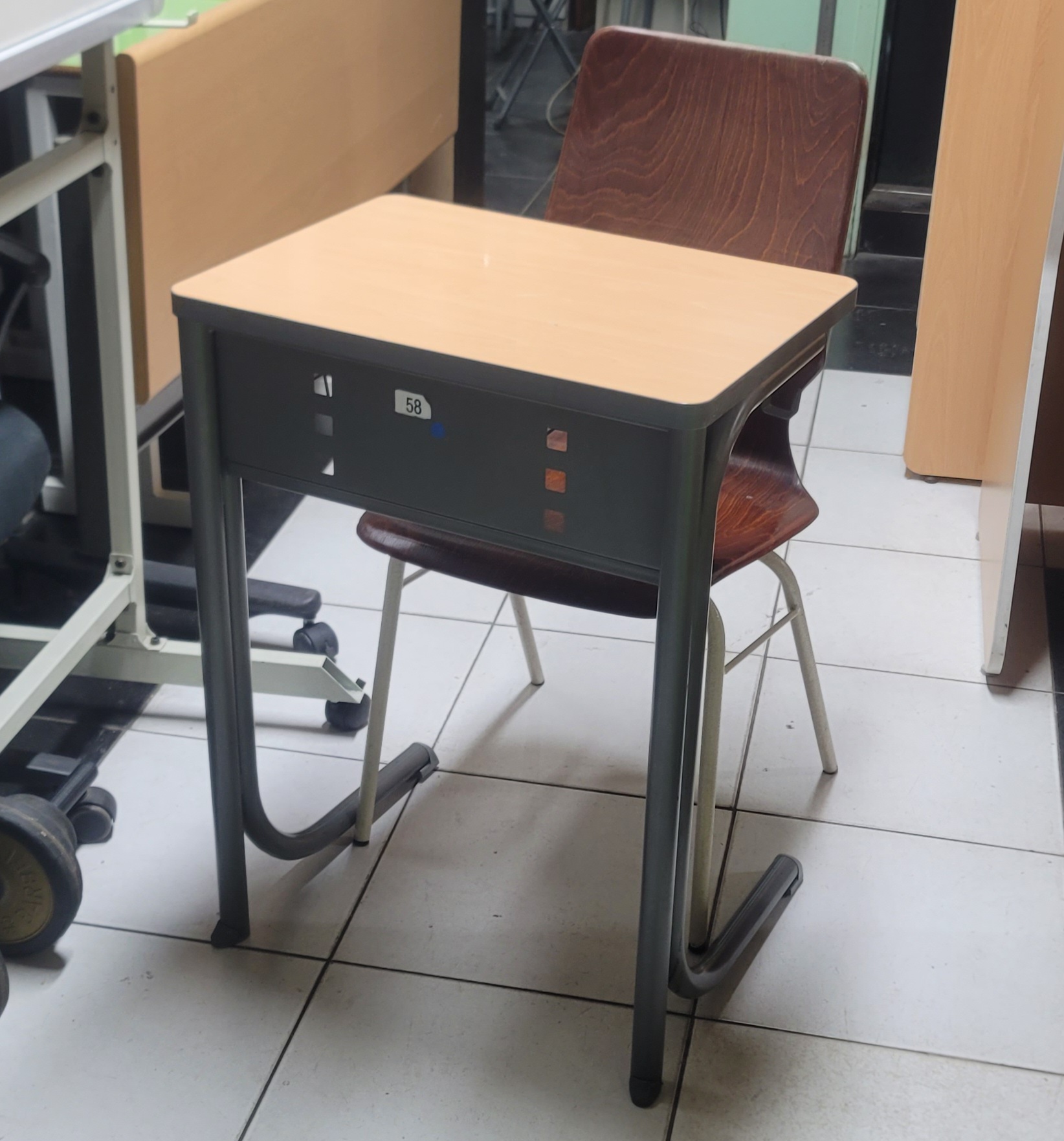 학원책걸상 팔아요.